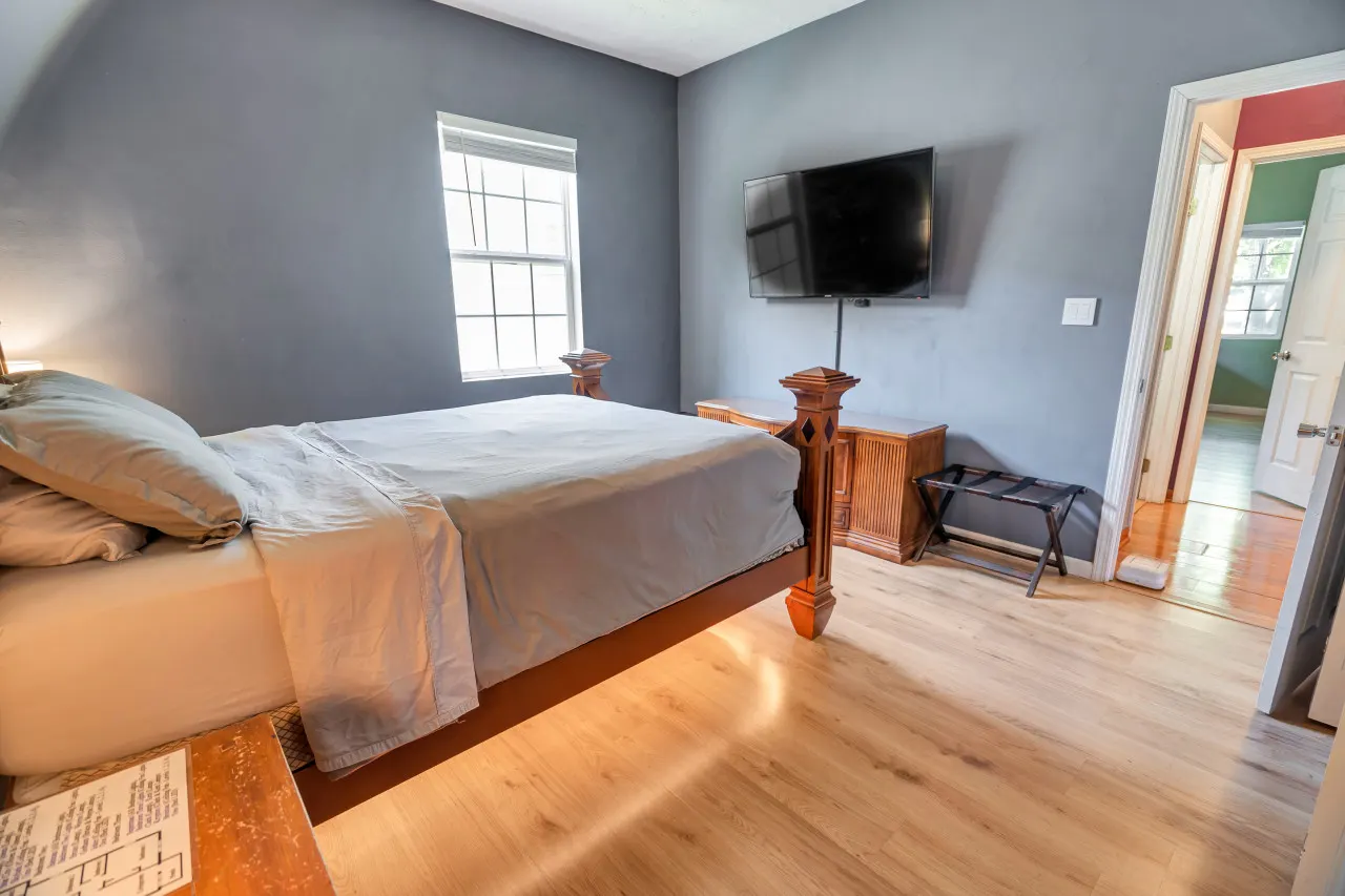 Modern SmartHome Retreat Near Downtown Springfield & MSU 4