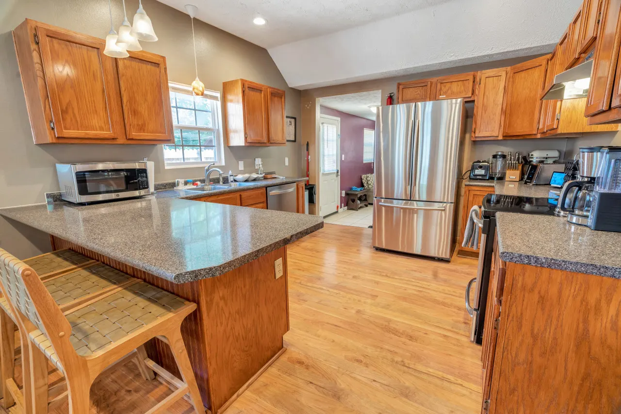Modern SmartHome Retreat Near Downtown Springfield & MSU 7