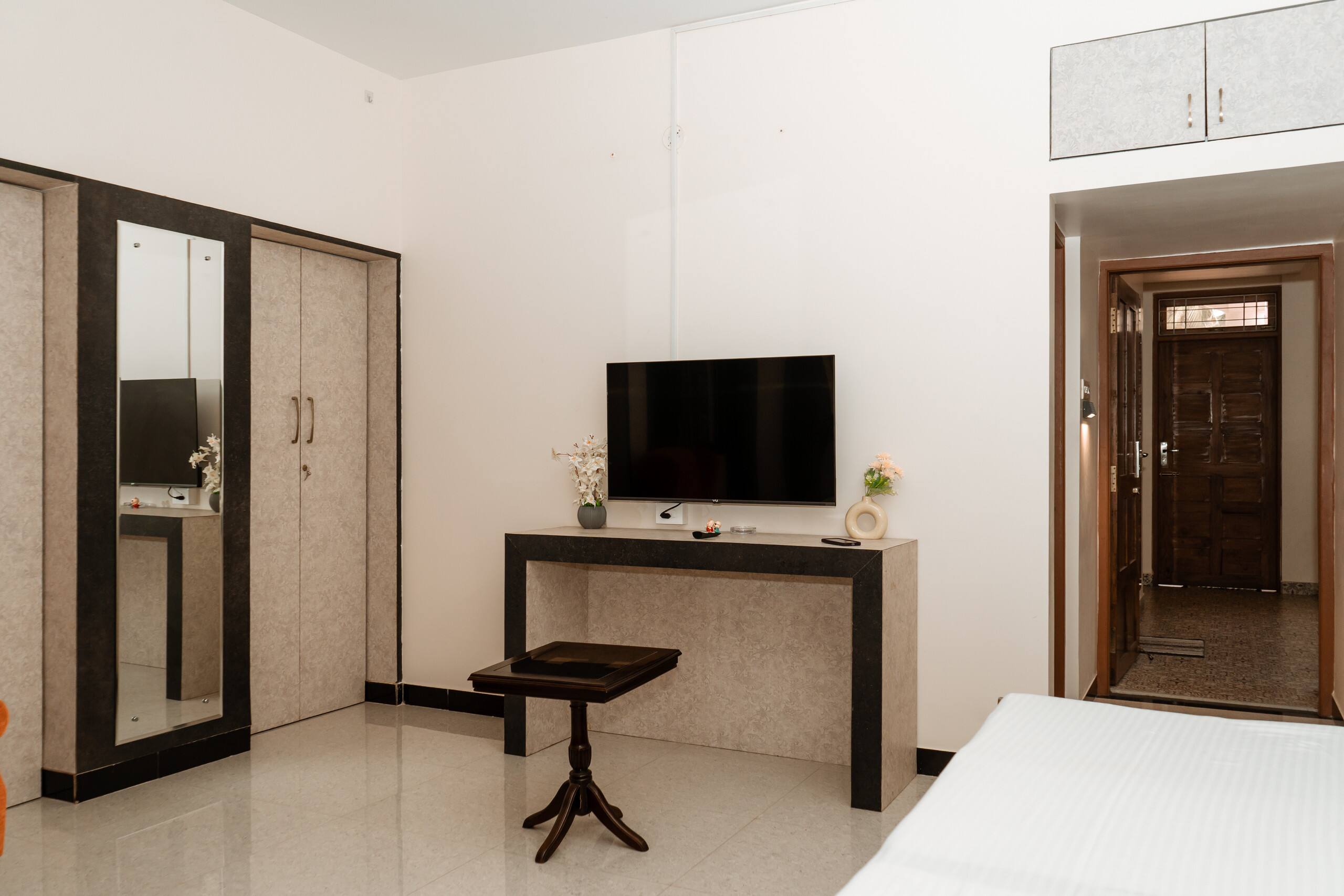 Benaulim Emerald Poolside 2BHK Haven 26