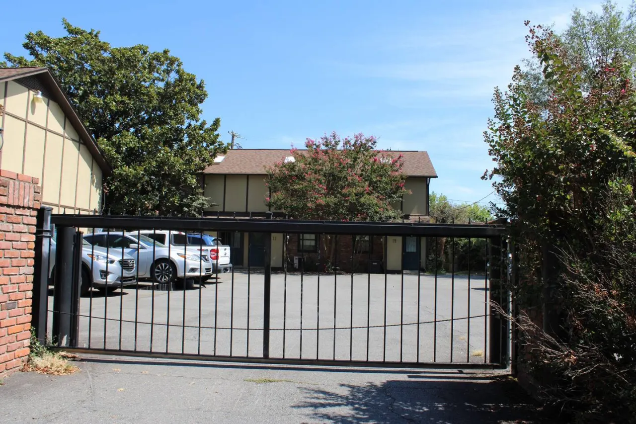 Downtown Townhouse 18