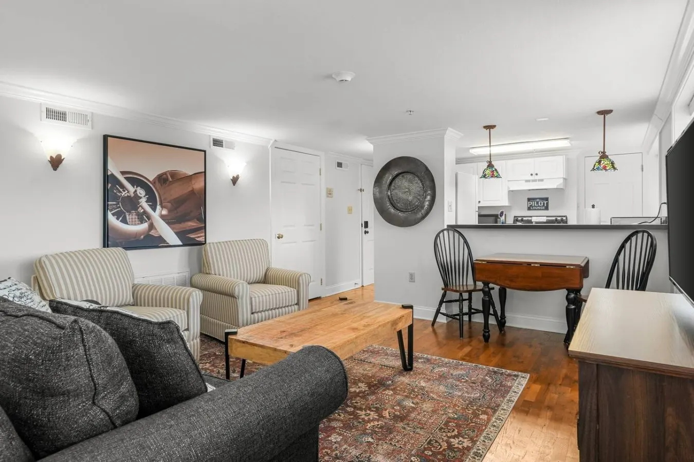 The Landing | Downtown Loft + Free Parking