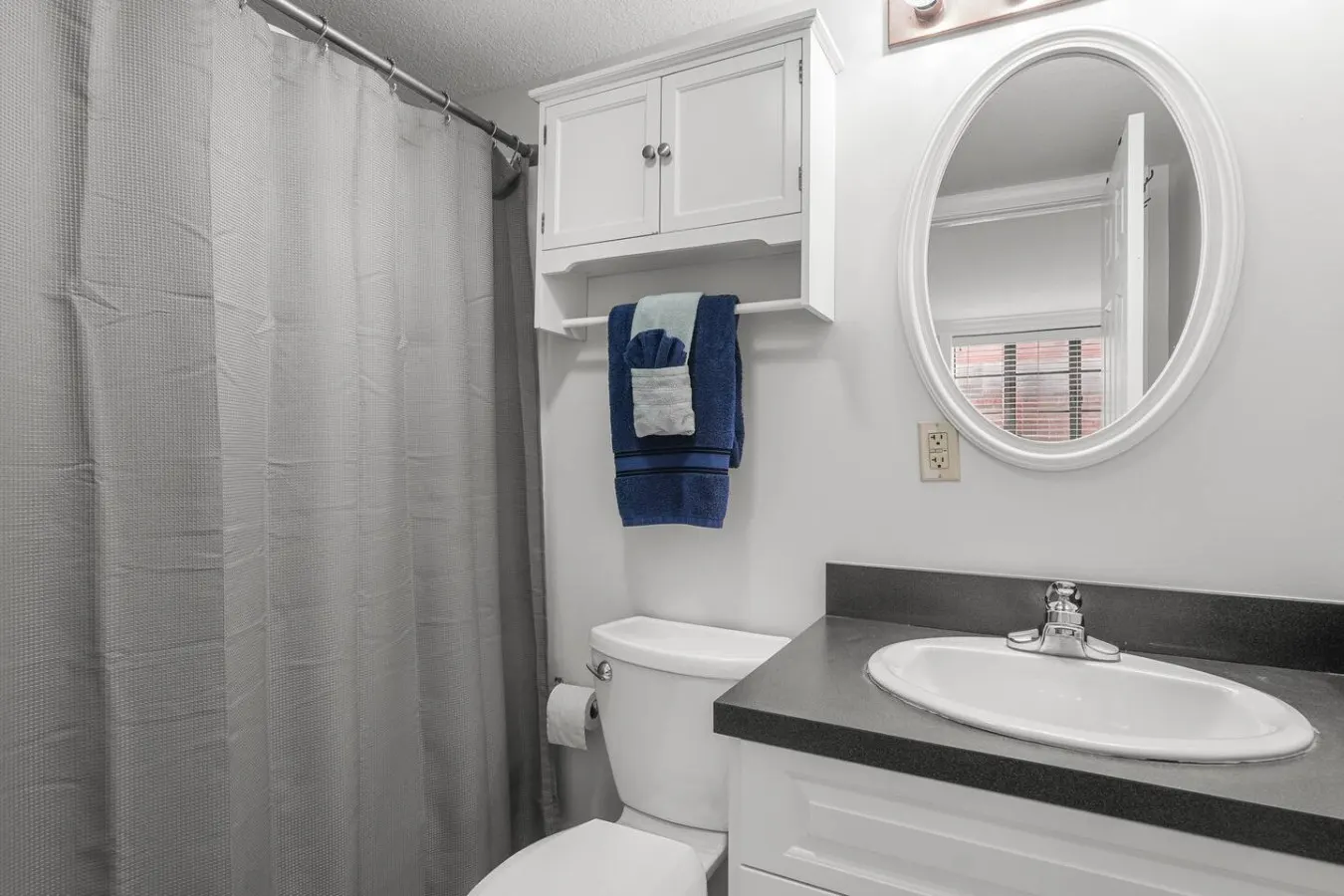 The Landing Downtown Loft + Free Parking 12