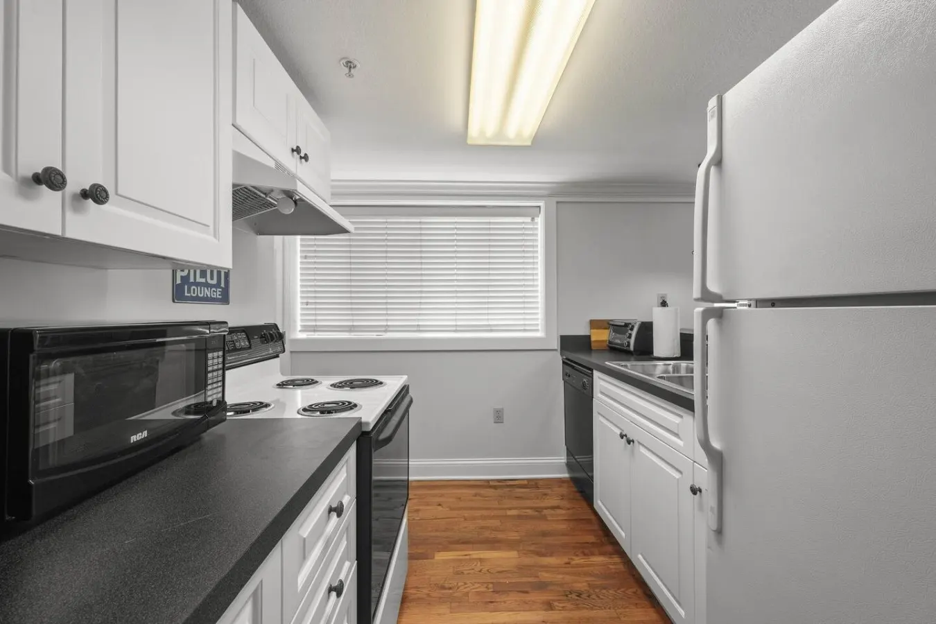 The Landing Downtown Loft + Free Parking 15