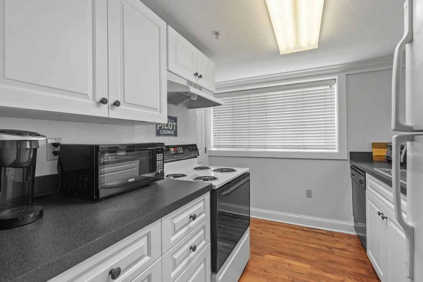 The Landing Downtown Loft + Free Parking 16