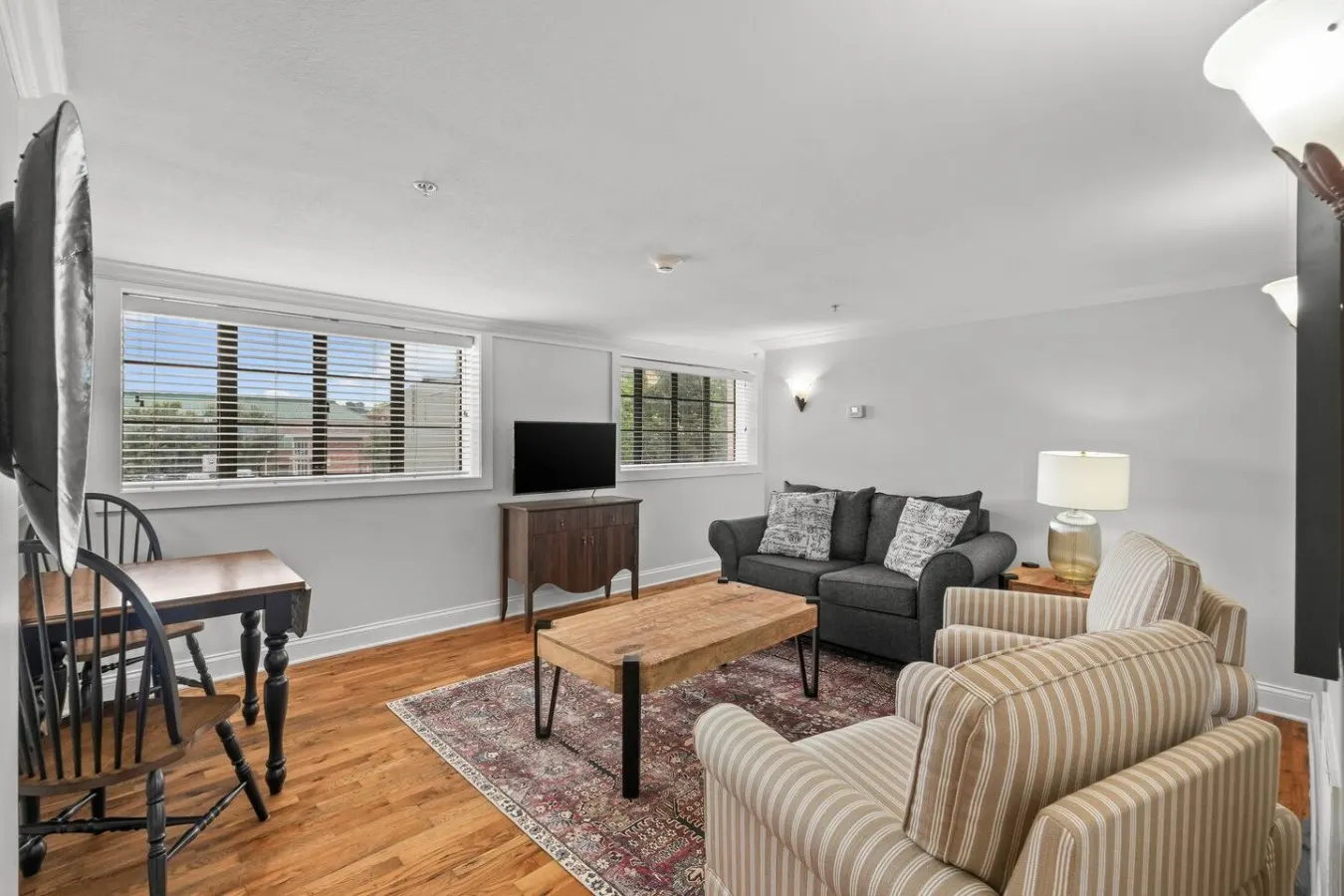 The Landing | Downtown Loft + Free Parking — photo 4