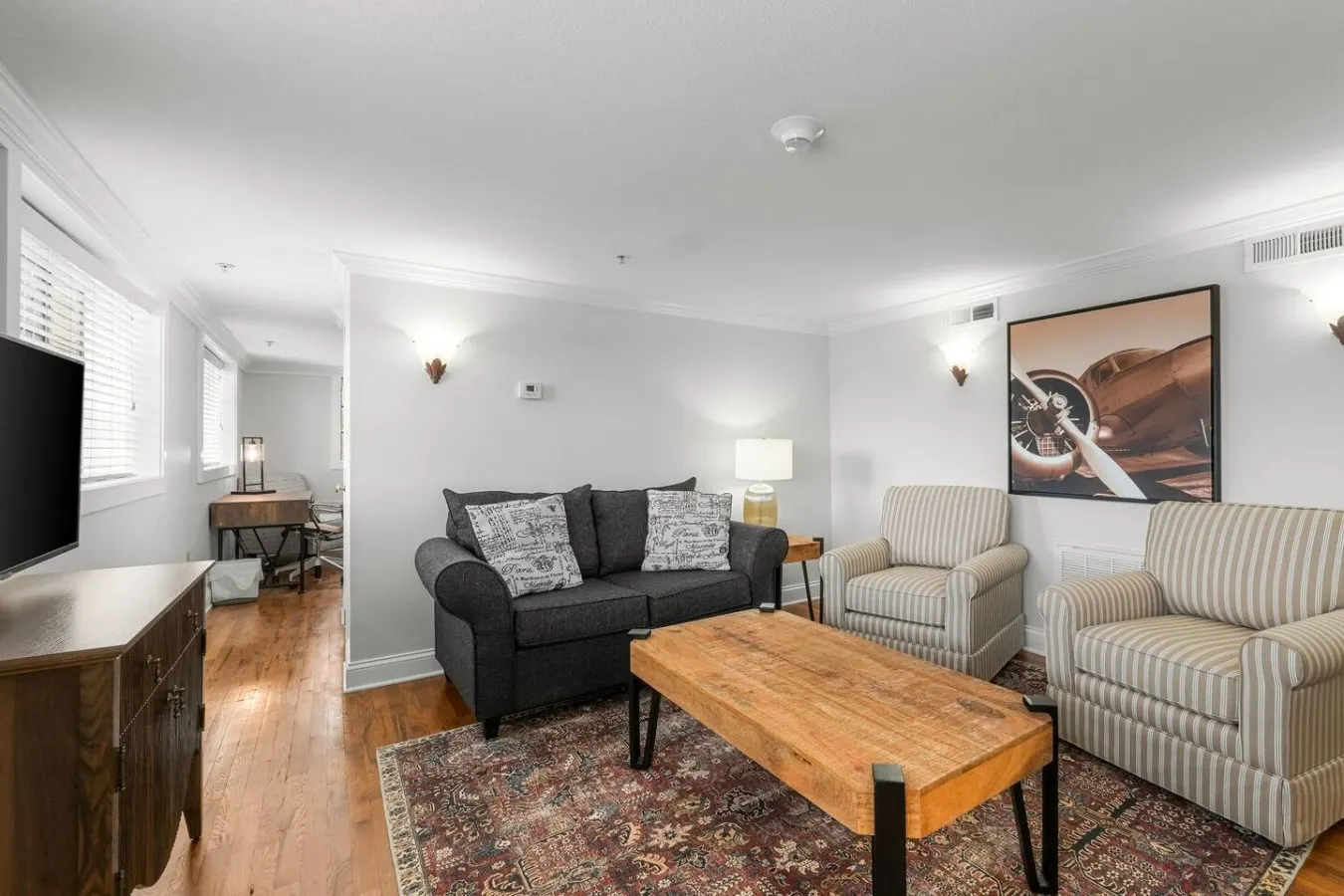 The Landing Downtown Loft + Free Parking 8