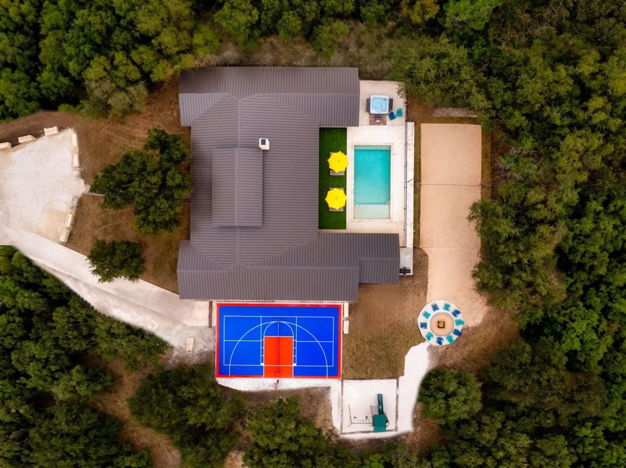 The BIG Tex - Amenity Packed - 2 mi to Frio River!