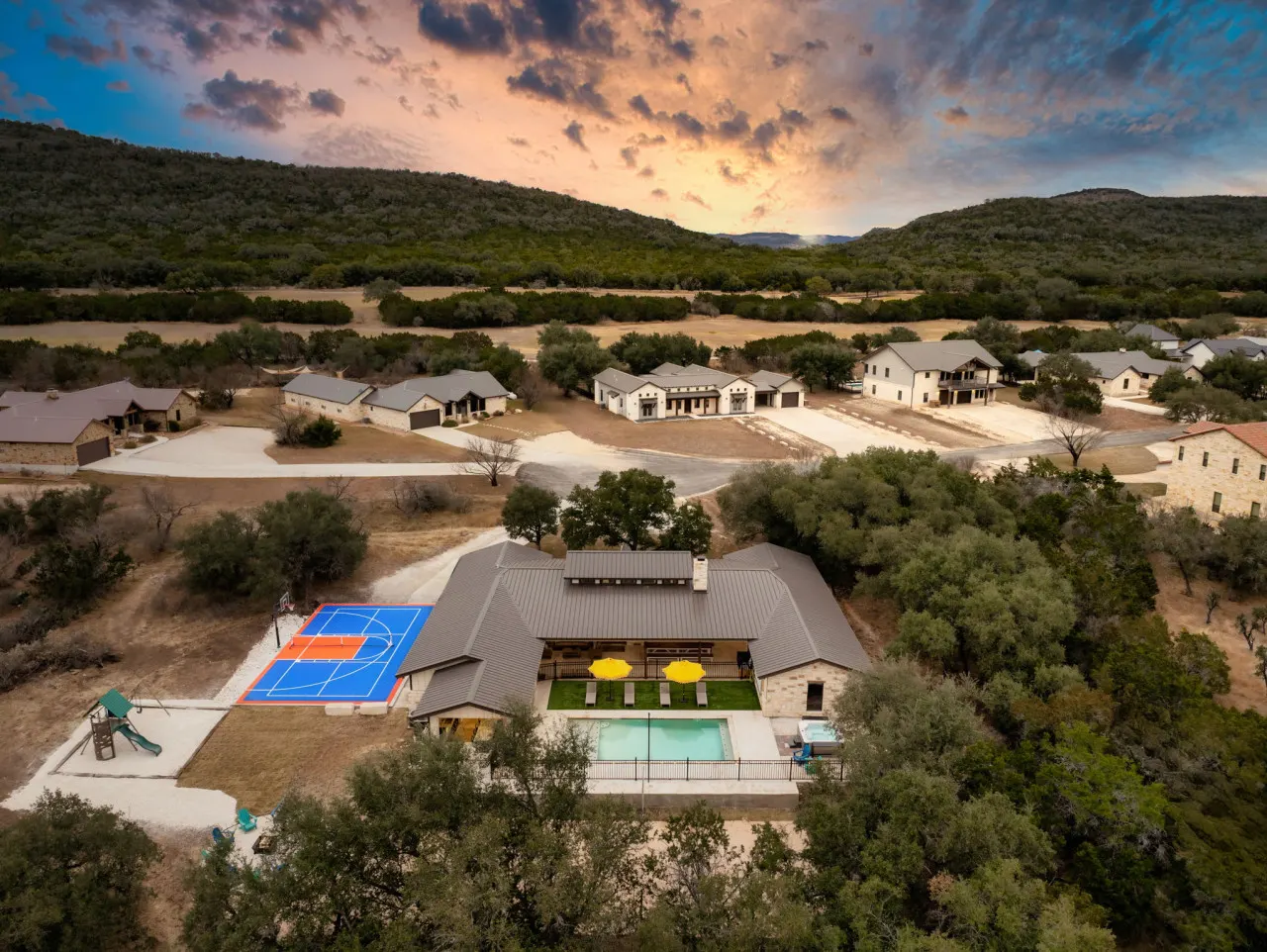 The BIG Tex - Amenity Packed - 2 mi to Frio River! 14