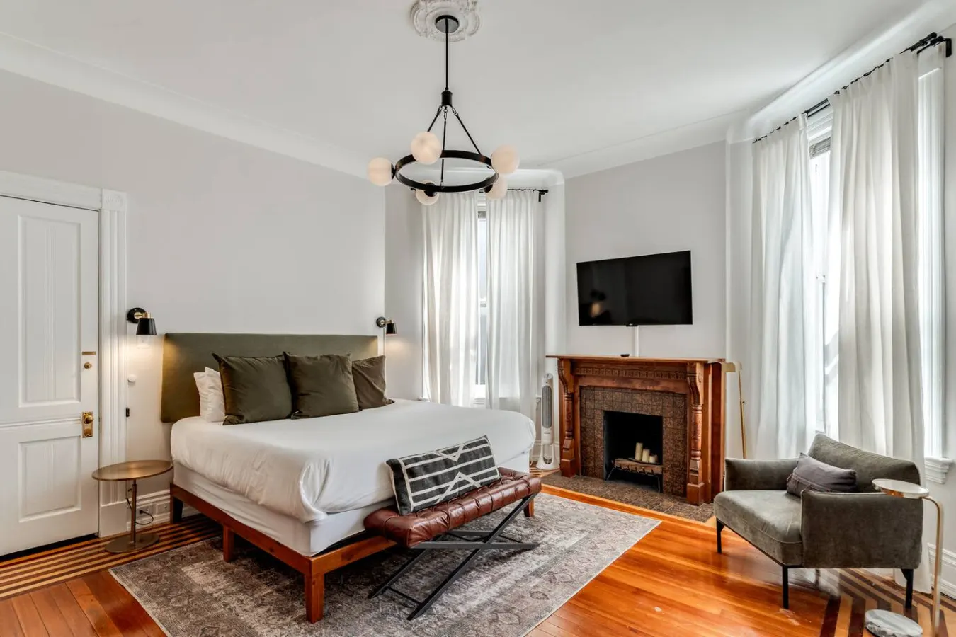 Clifton 1 Bed Renovated Historic Home by Zoo, UC 1