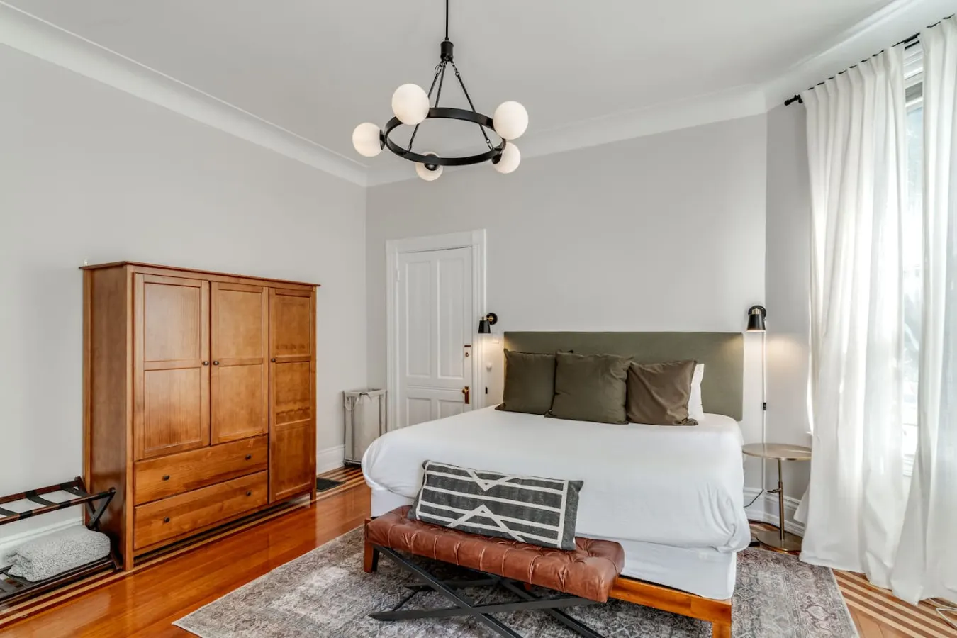 Clifton 1 Bed Renovated Historic Home by Zoo, UC 2