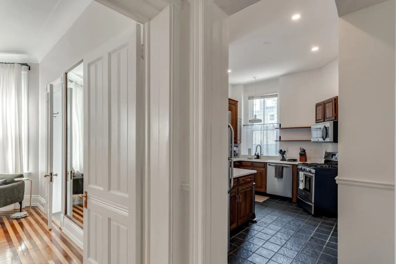 Clifton 1 Bed Renovated Historic Home by Zoo, UC 11