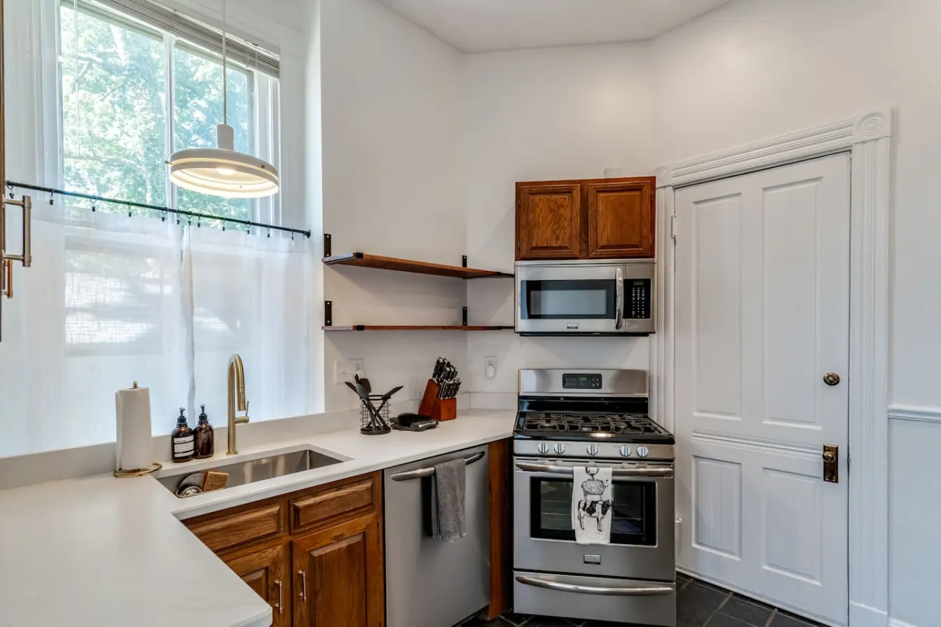 Clifton 1 Bed Renovated Historic Home by Zoo, UC 15
