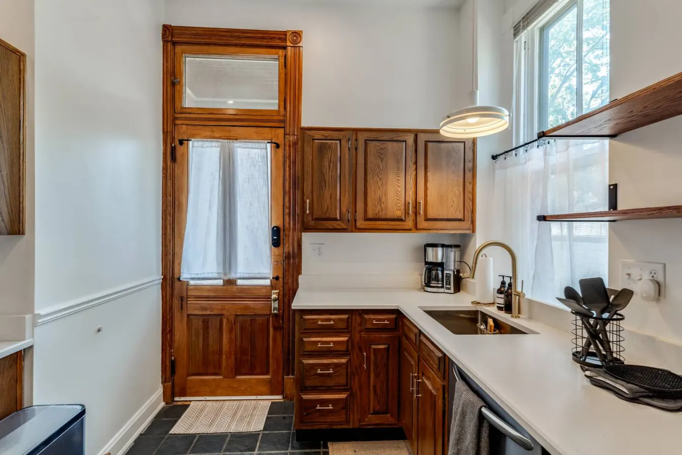 Clifton 1 Bed Renovated Historic Home by Zoo, UC 16