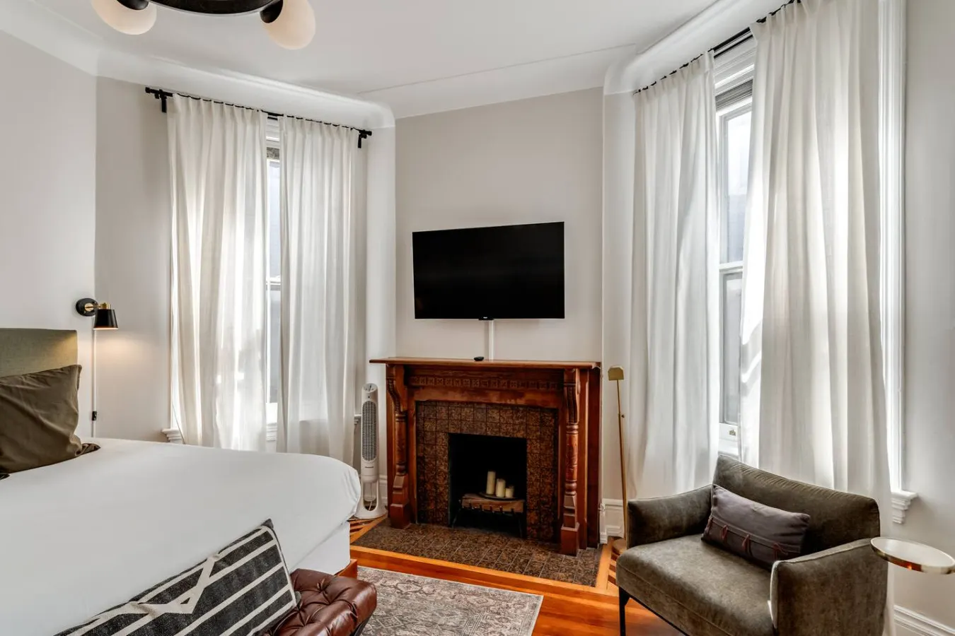 Clifton 1 Bed Renovated Historic Home by Zoo, UC 3