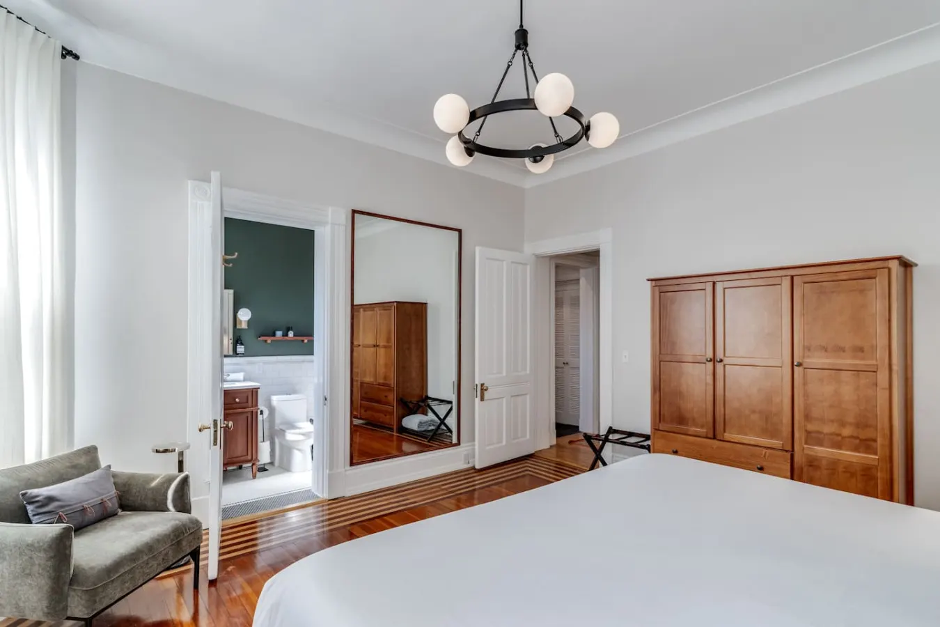 Clifton 1 Bed Renovated Historic Home by Zoo, UC 4