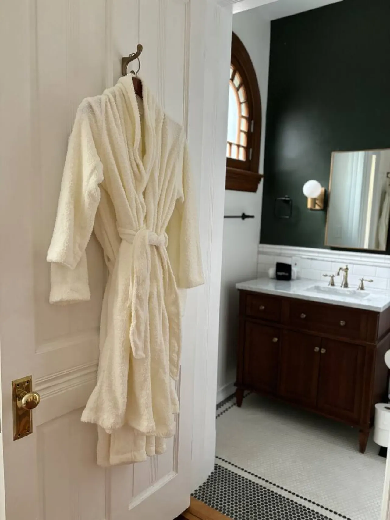 Clifton 1 Bed Renovated Historic Home by Zoo, UC 7