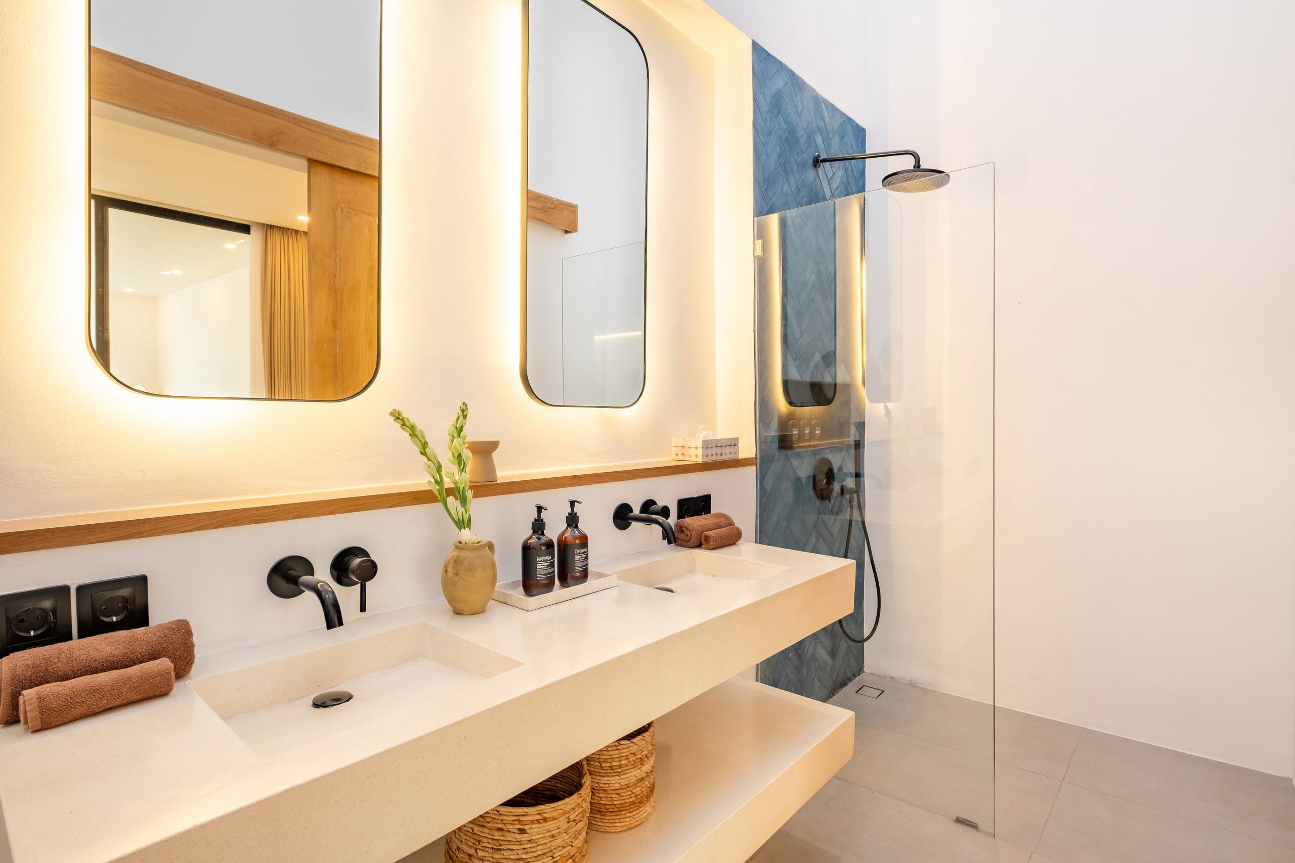 Stylish 1BR Retreat with Sunken Living Room & Pool — photo 3
