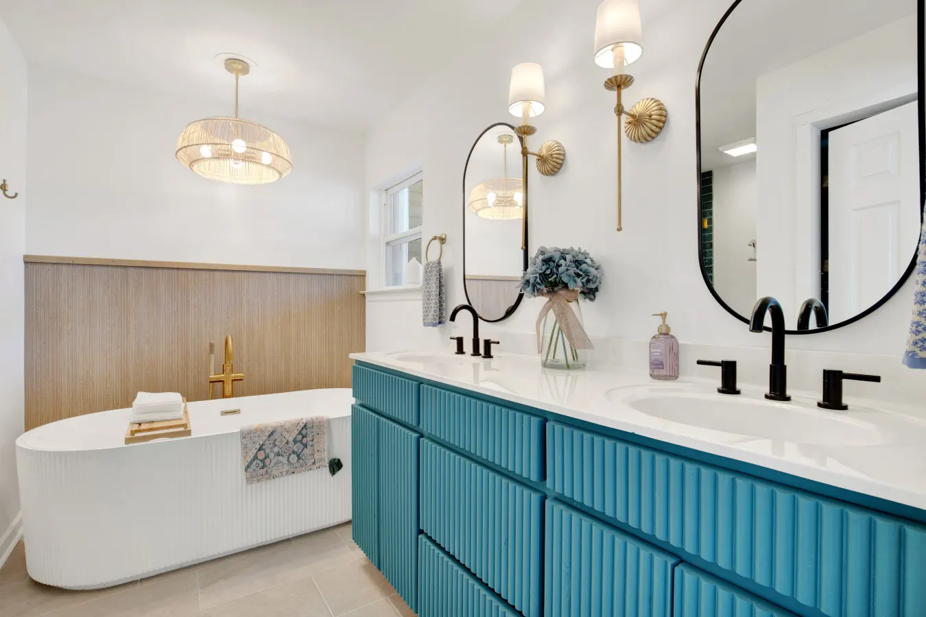Summer House: 3 BDR Luxury Family Beach House w Pool 9