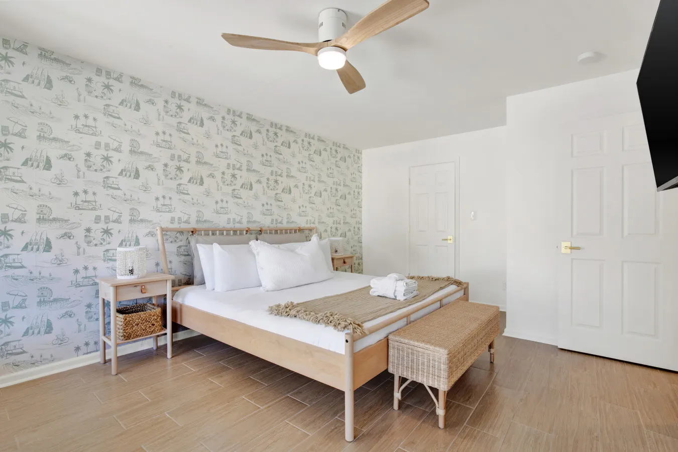 Summer House: 3 BDR Luxury Family Beach House w Pool 20