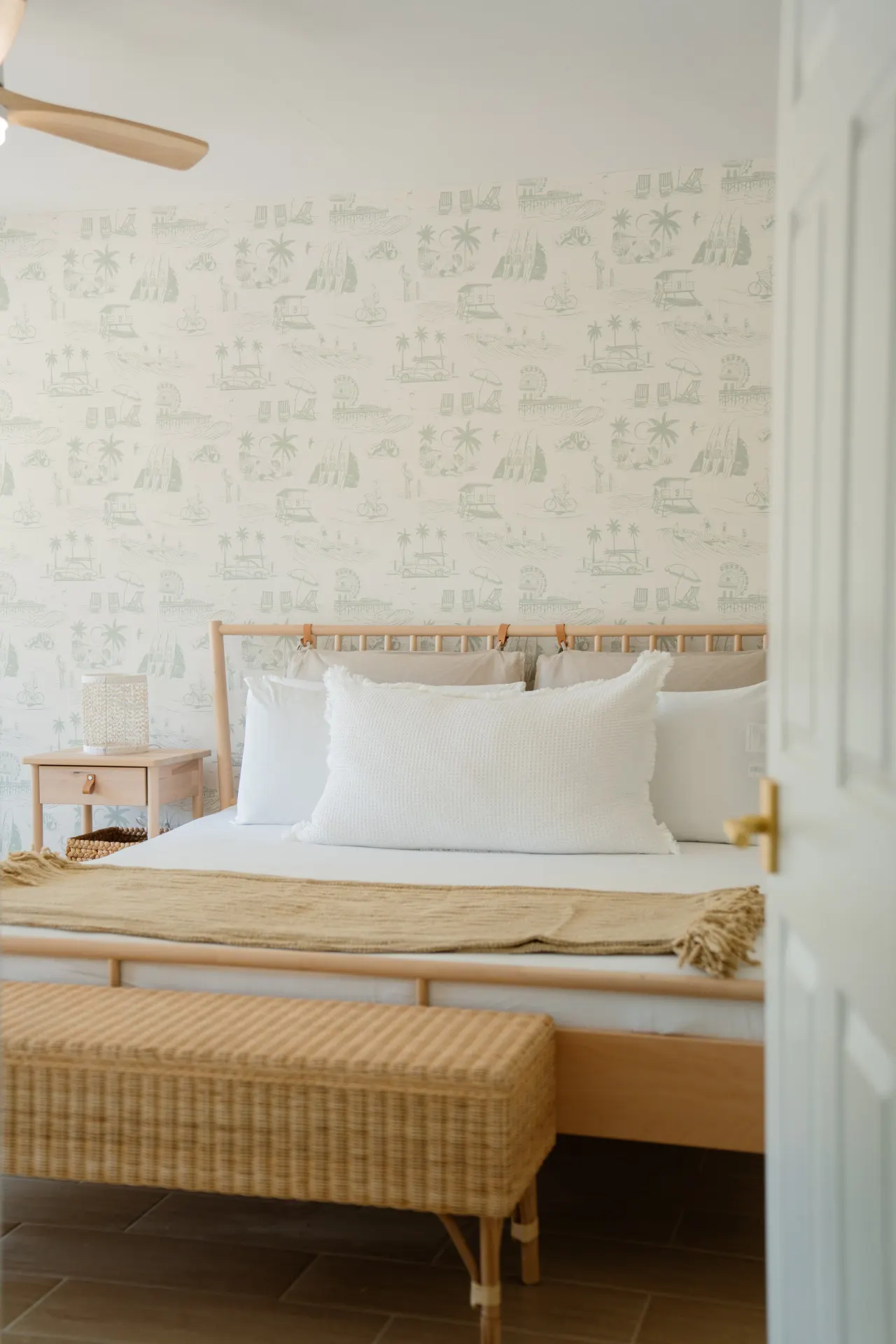 Summer House: 3 BDR Luxury Family Beach House w Pool 8