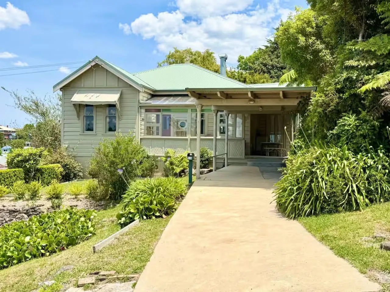 Idlehour - central, cosy classic mountain cottage