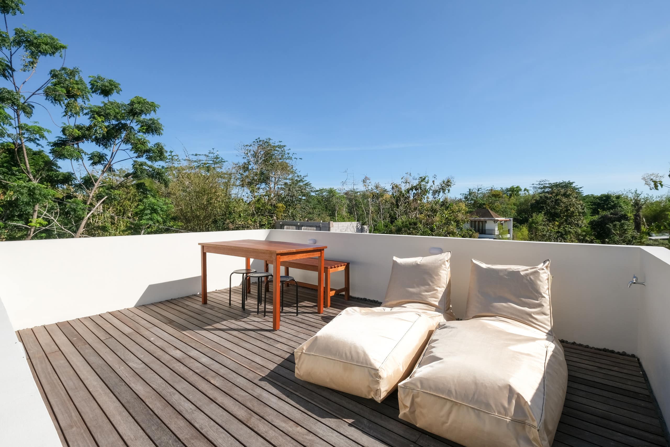 A Modern Mediterranean Haven with Rooftop Views — photo 5