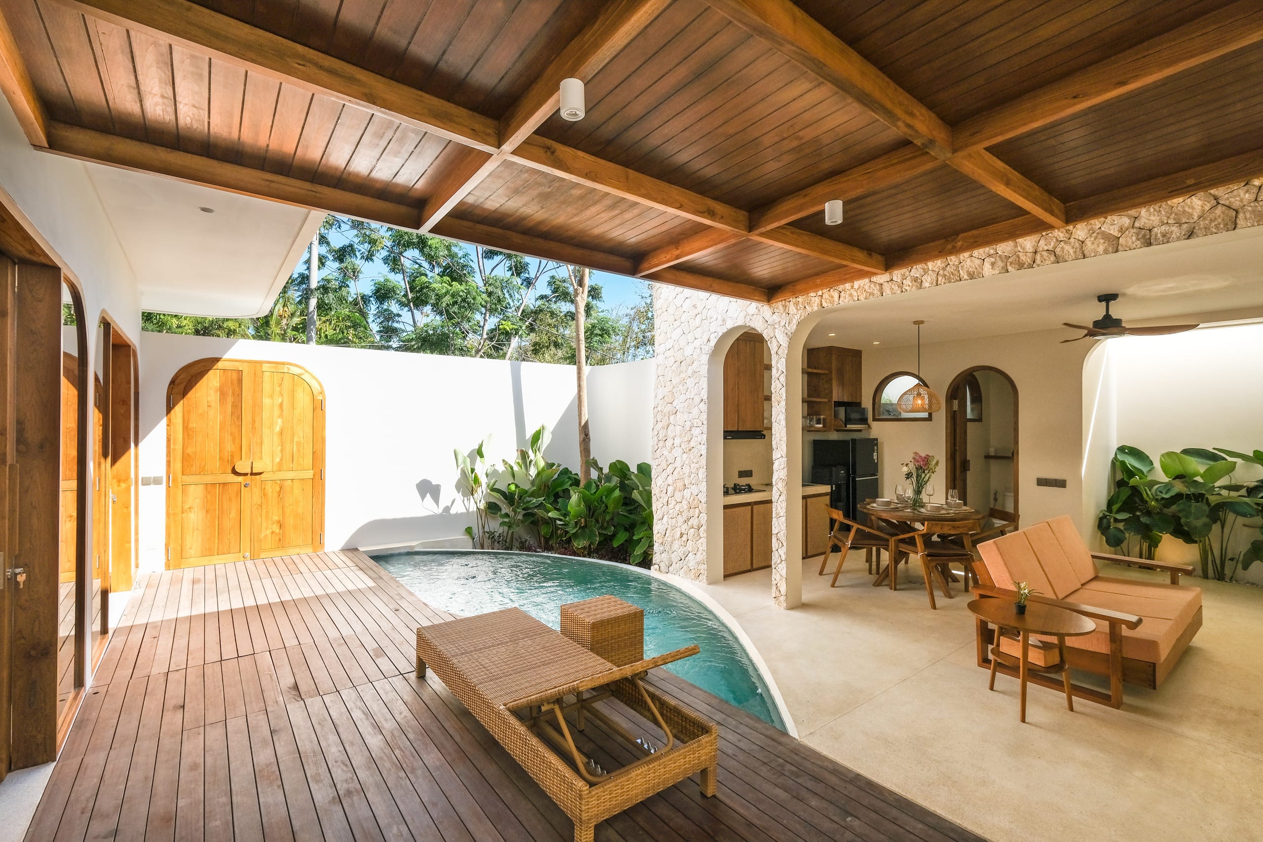 A Modern Mediterranean Haven with Rooftop Views — photo 4