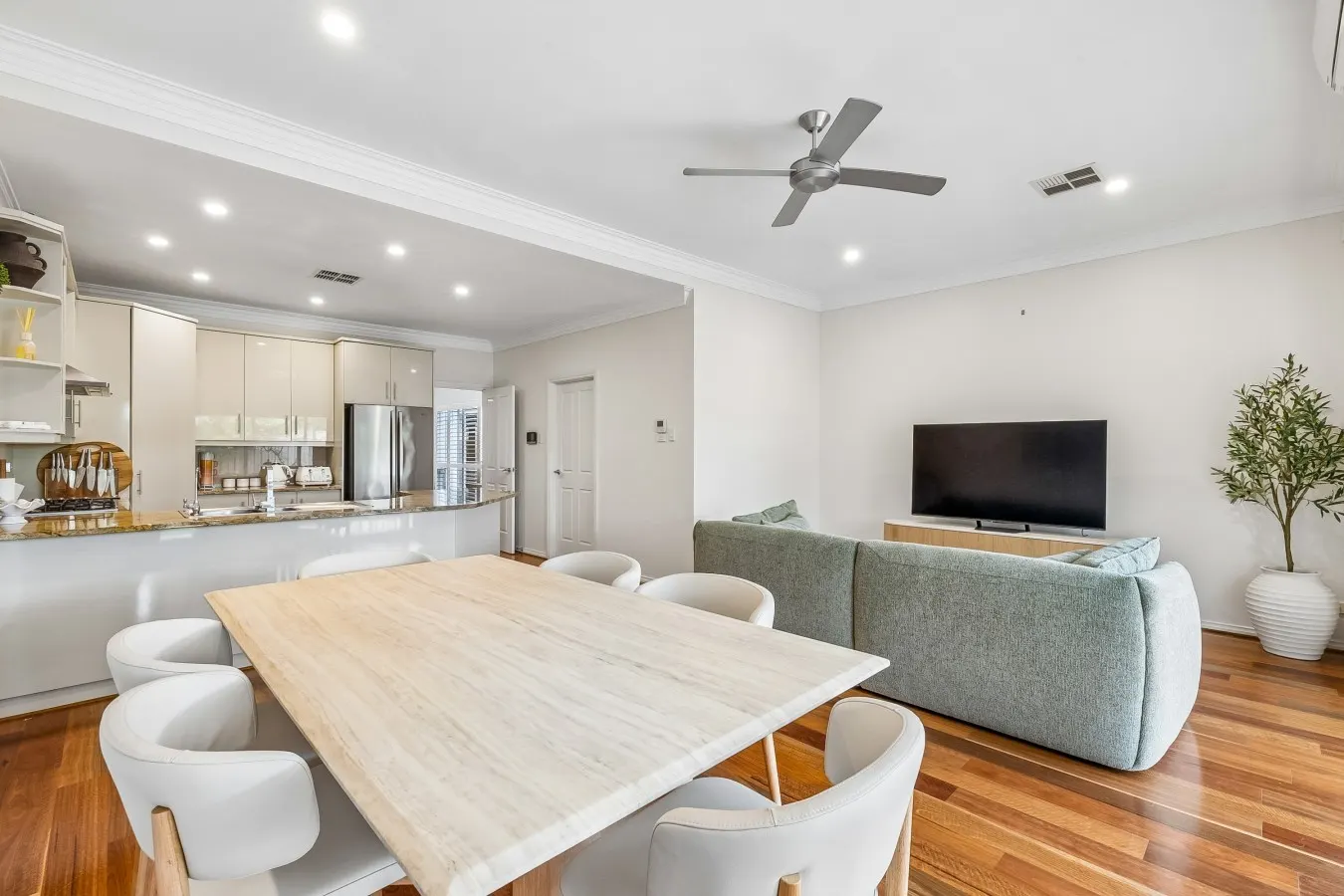 Coastal Glenelg House with Spa & Balcony 2