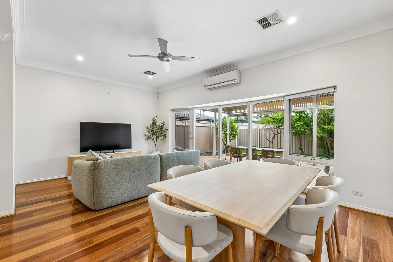 Coastal Glenelg House with Spa & Balcony 3