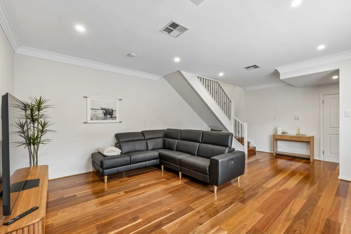 Coastal Glenelg House with Spa & Balcony 5