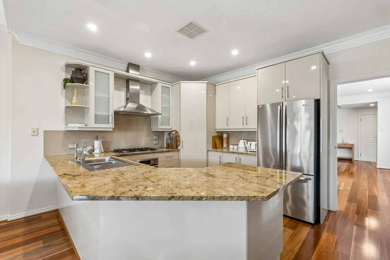Coastal Glenelg House with Spa & Balcony 6