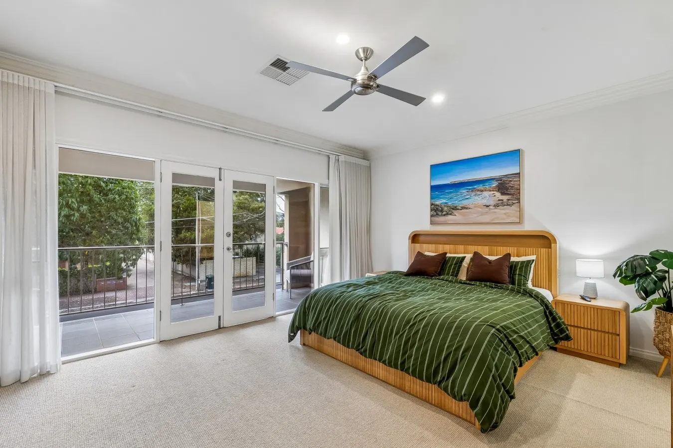 Coastal Glenelg House with Spa & Balcony 7