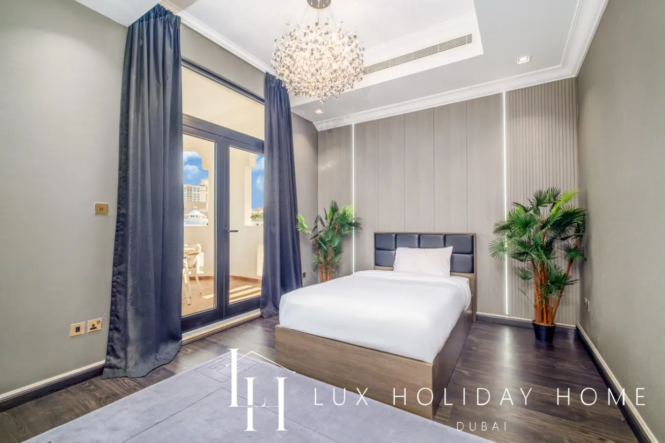 LUX The Custom Palm Island Mansion 4 13