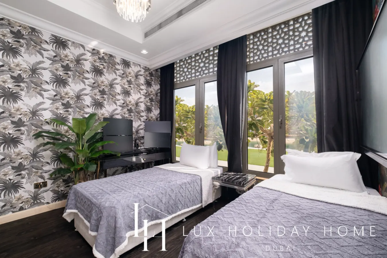 LUX The Custom Palm Island Mansion 4 14