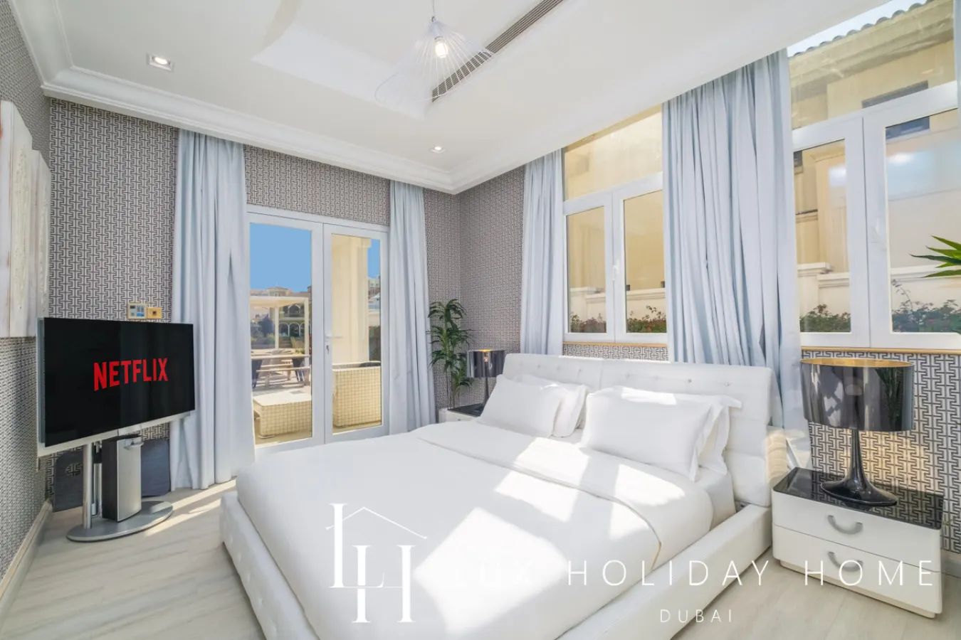 LUX The Custom Palm Island Mansion 4 15