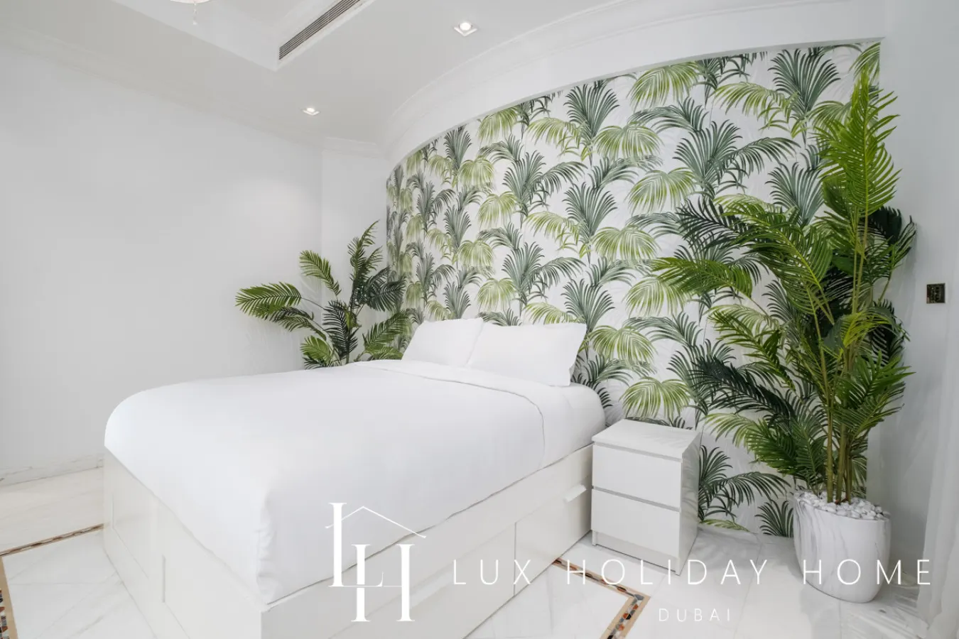 LUX The Custom Palm Island Mansion 4 18
