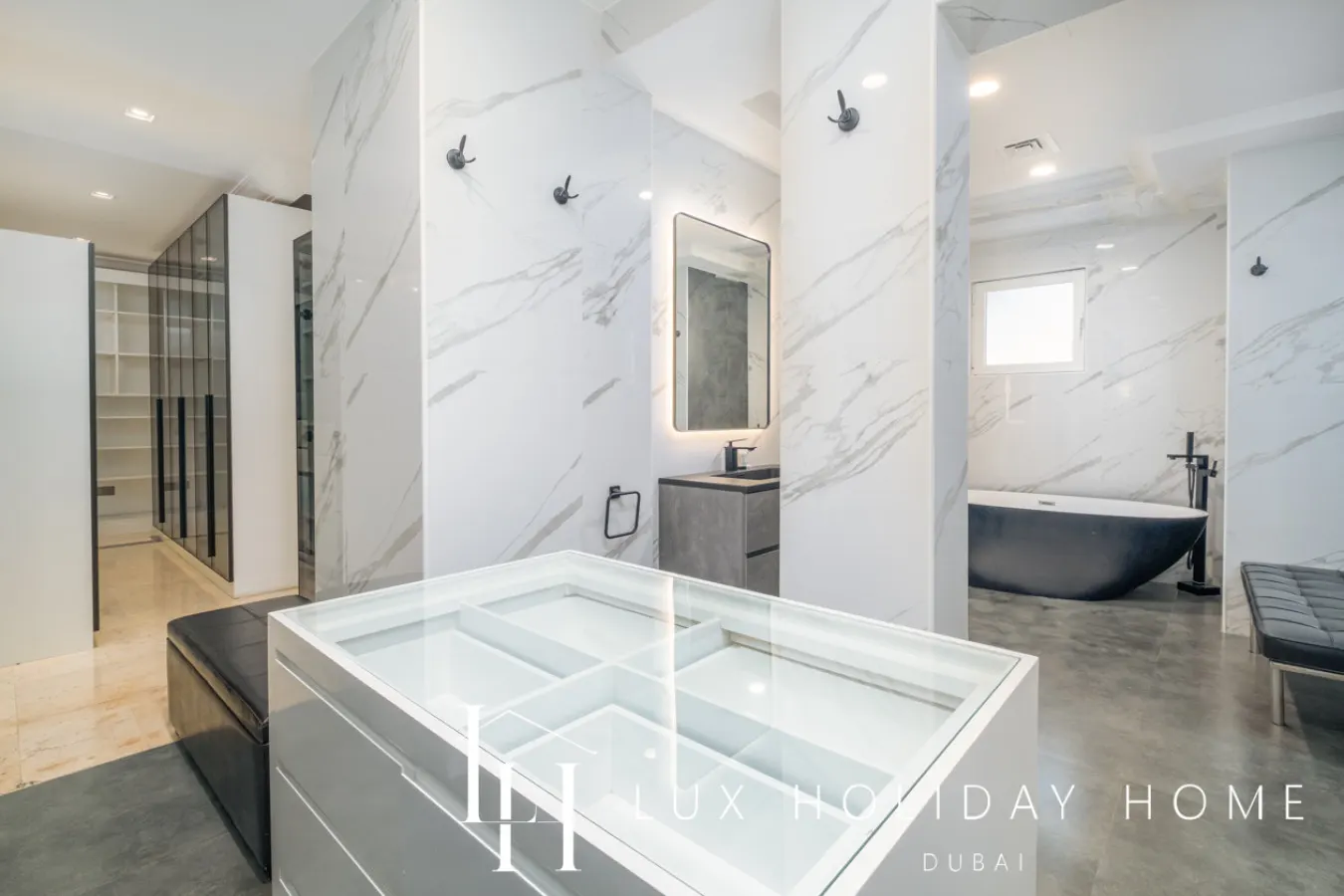 LUX The Custom Palm Island Mansion 4 5