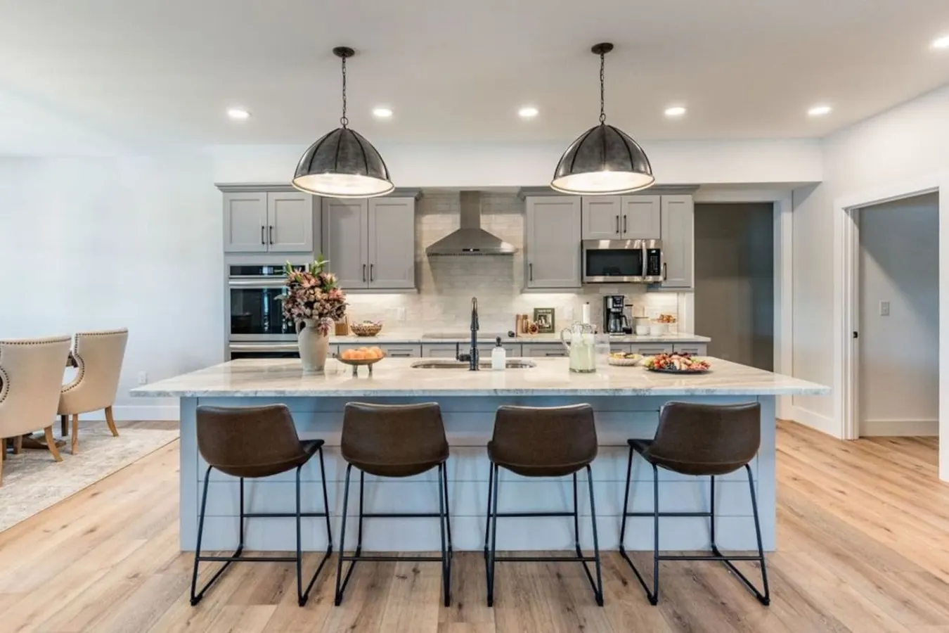Luxury Lakefront Hot Tub, Fire Table & Theatre 9