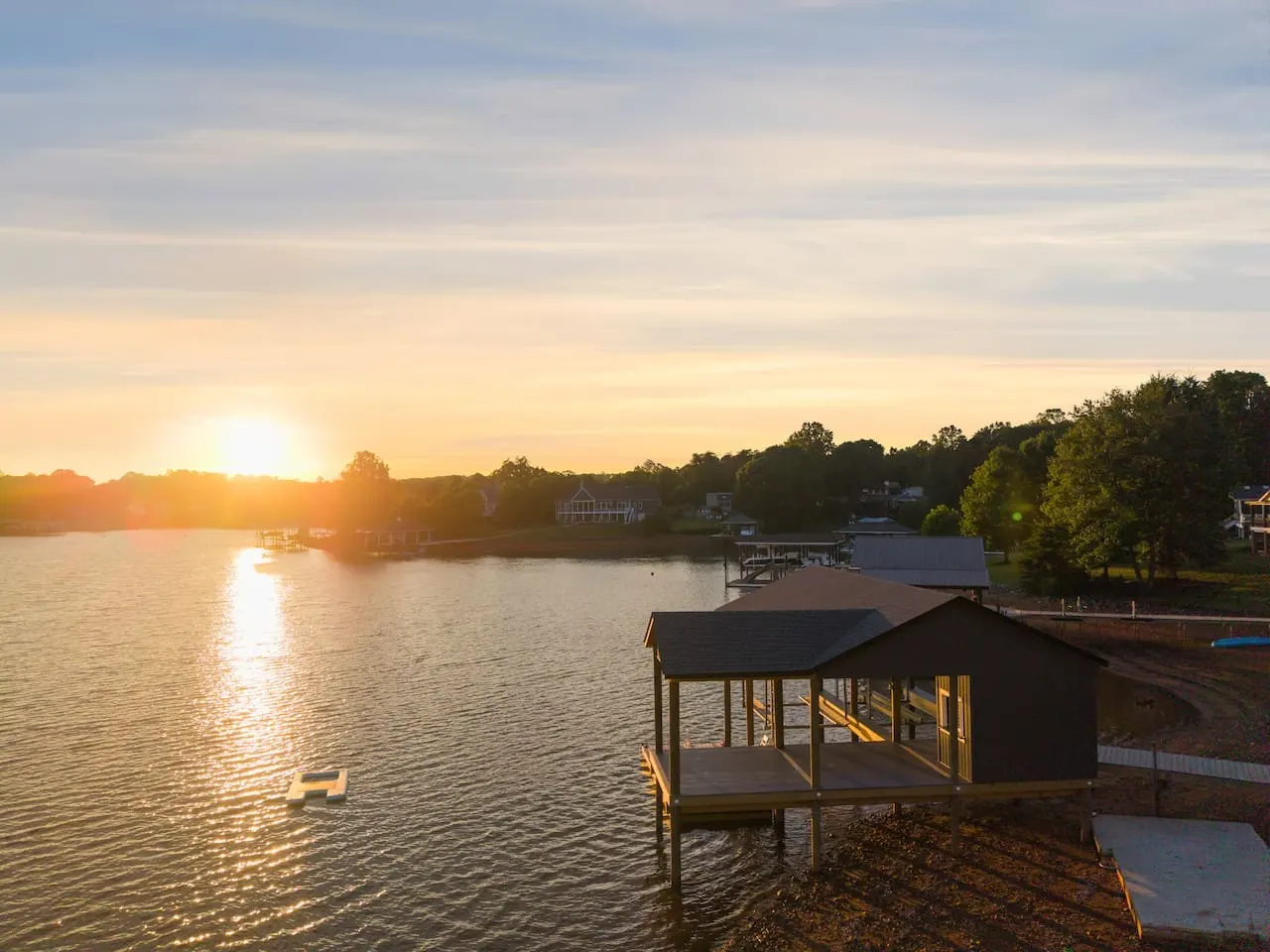 Luxury Lakefront Hot Tub, Fire Table & Theatre 11