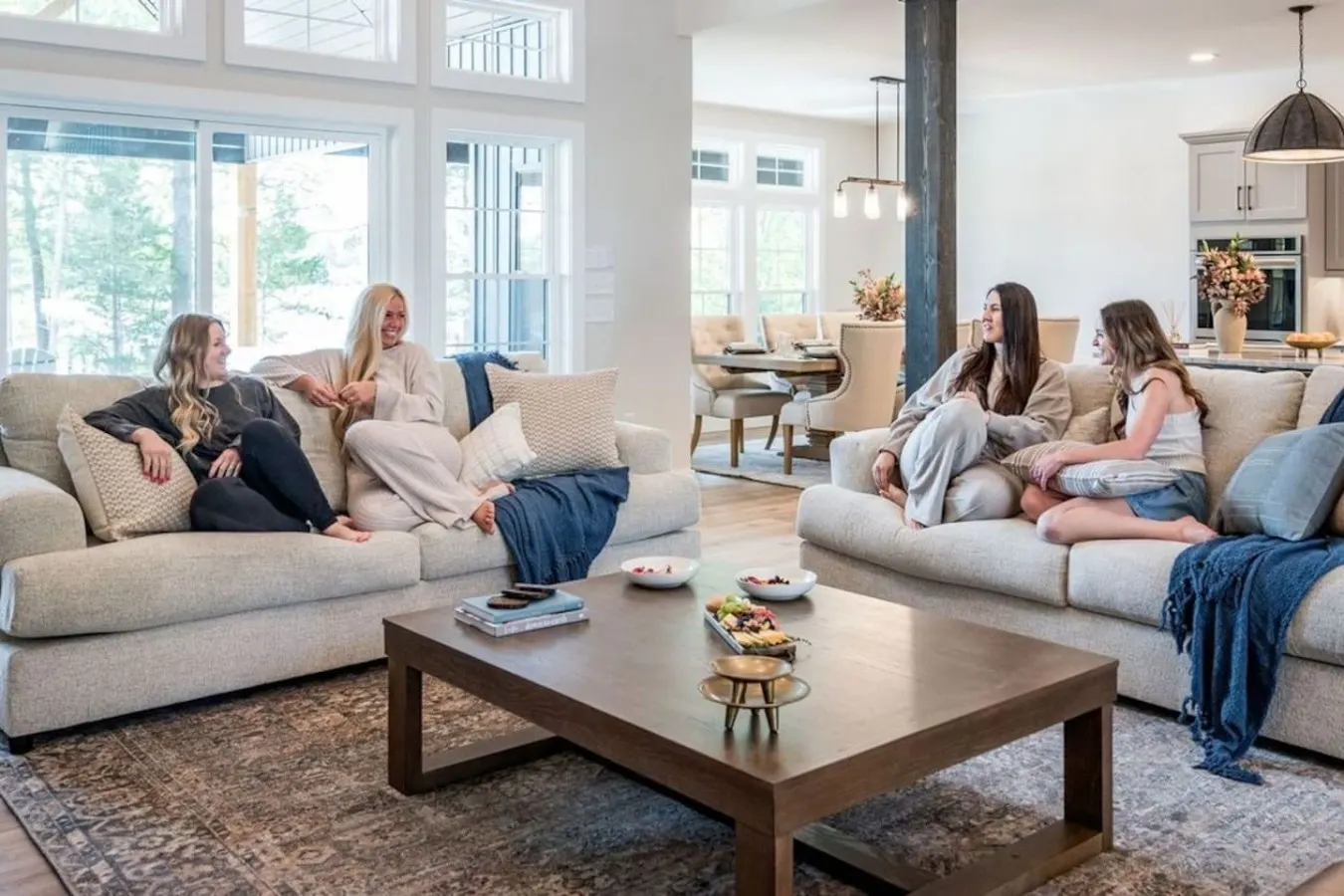 Luxury Lakefront Hot Tub, Fire Table & Theatre 12