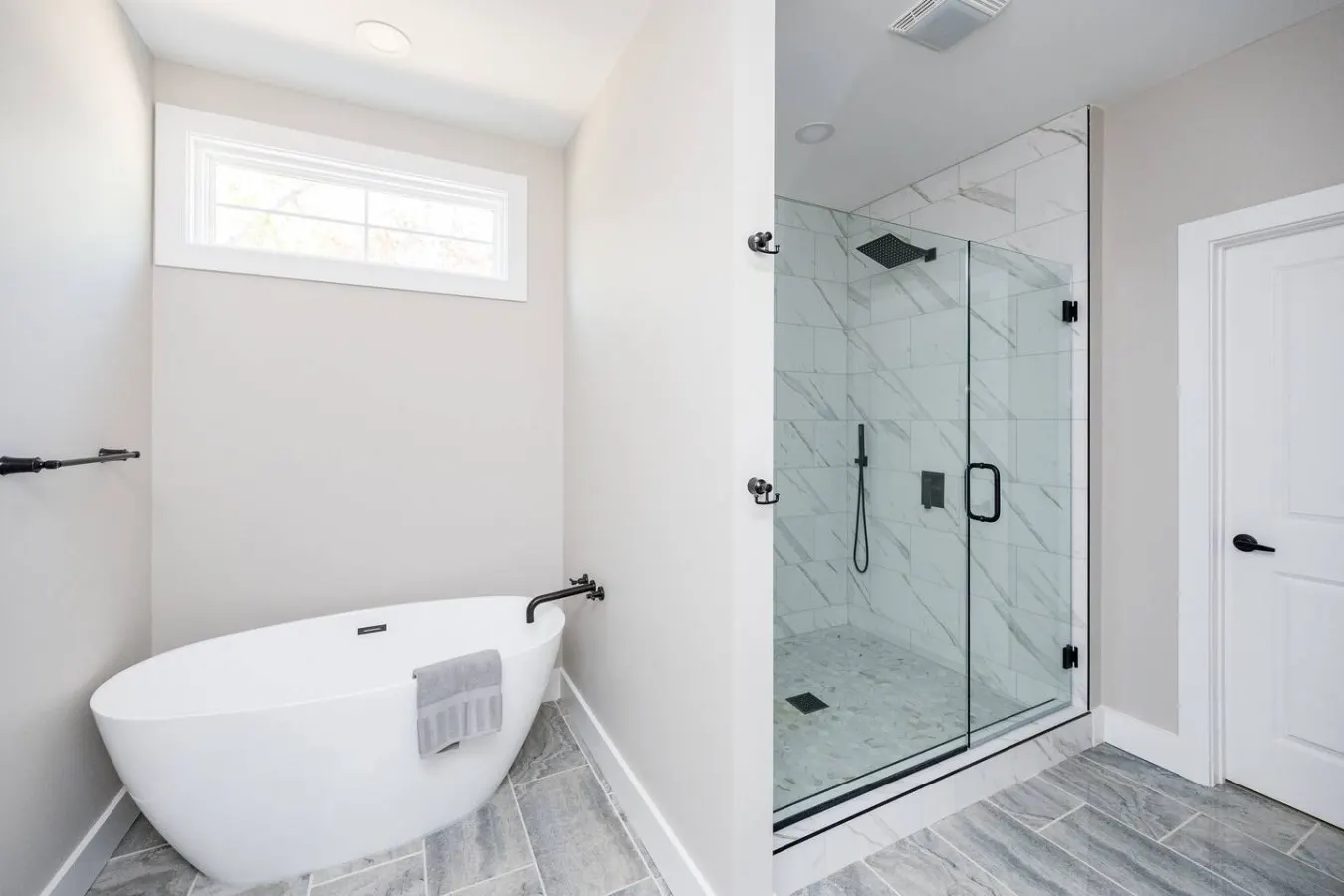 Luxury Lakefront Hot Tub, Fire Table & Theatre 18