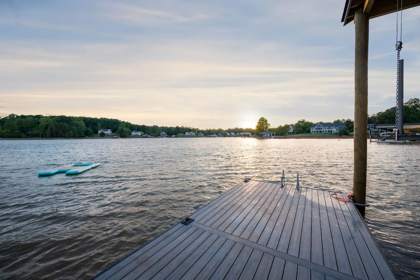 Luxury Lakefront | Hot Tub, Fire Table & Theatre — photo 5