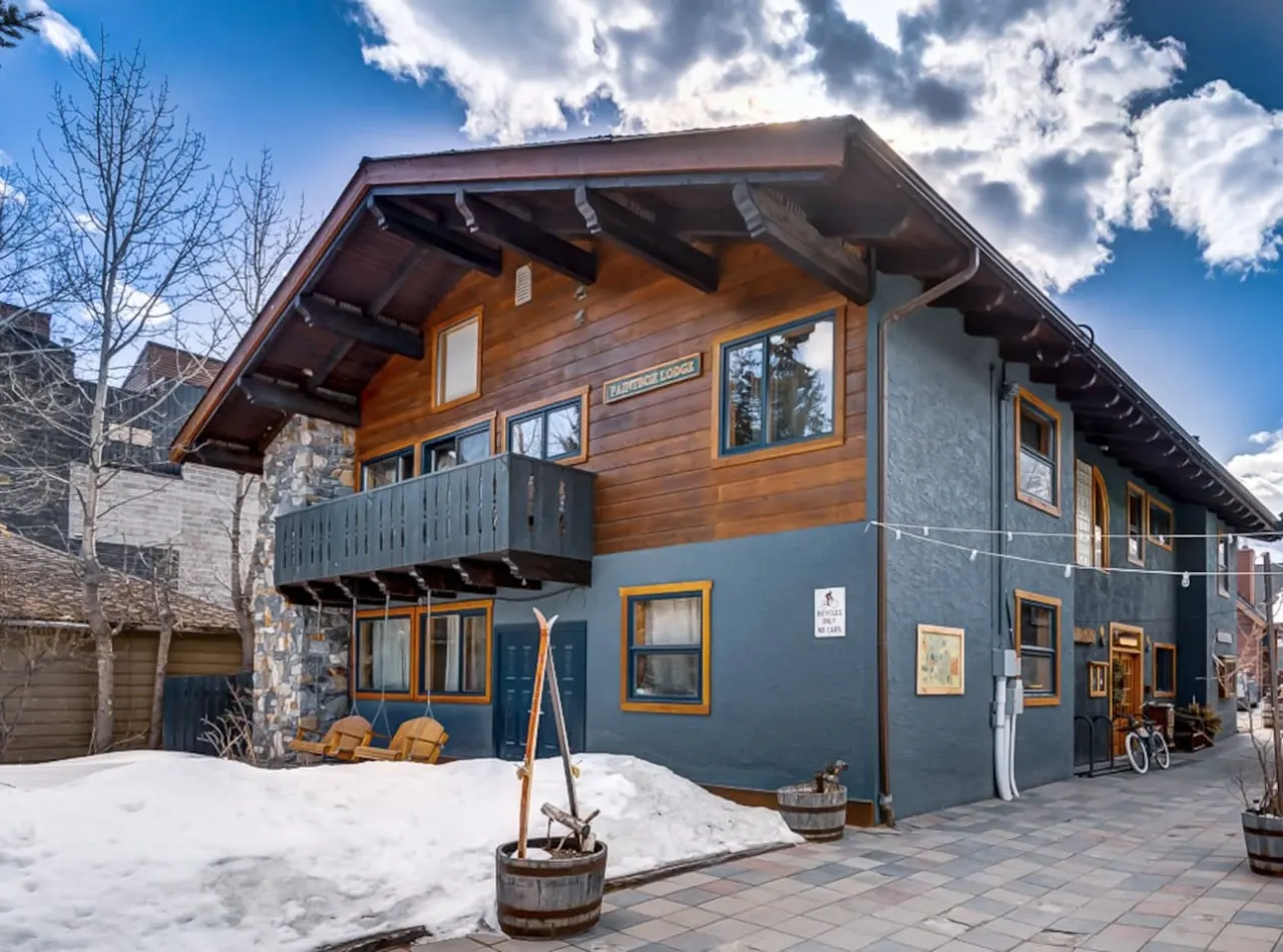 Downtown Canmore-7 Guests 16