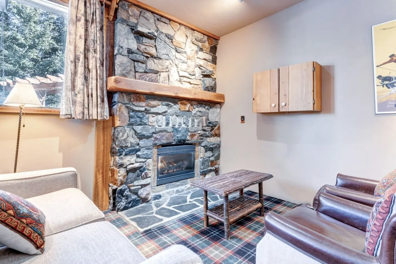 Downtown Canmore-7 Guests 6