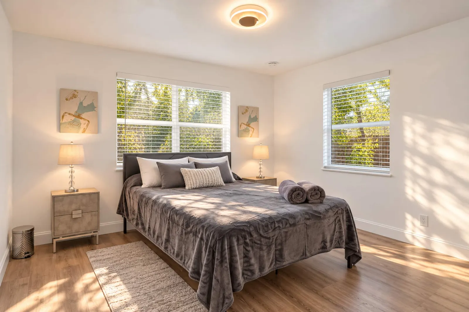 Beach Downtown Pets Dining + Fun Yard +BBQ 510 11