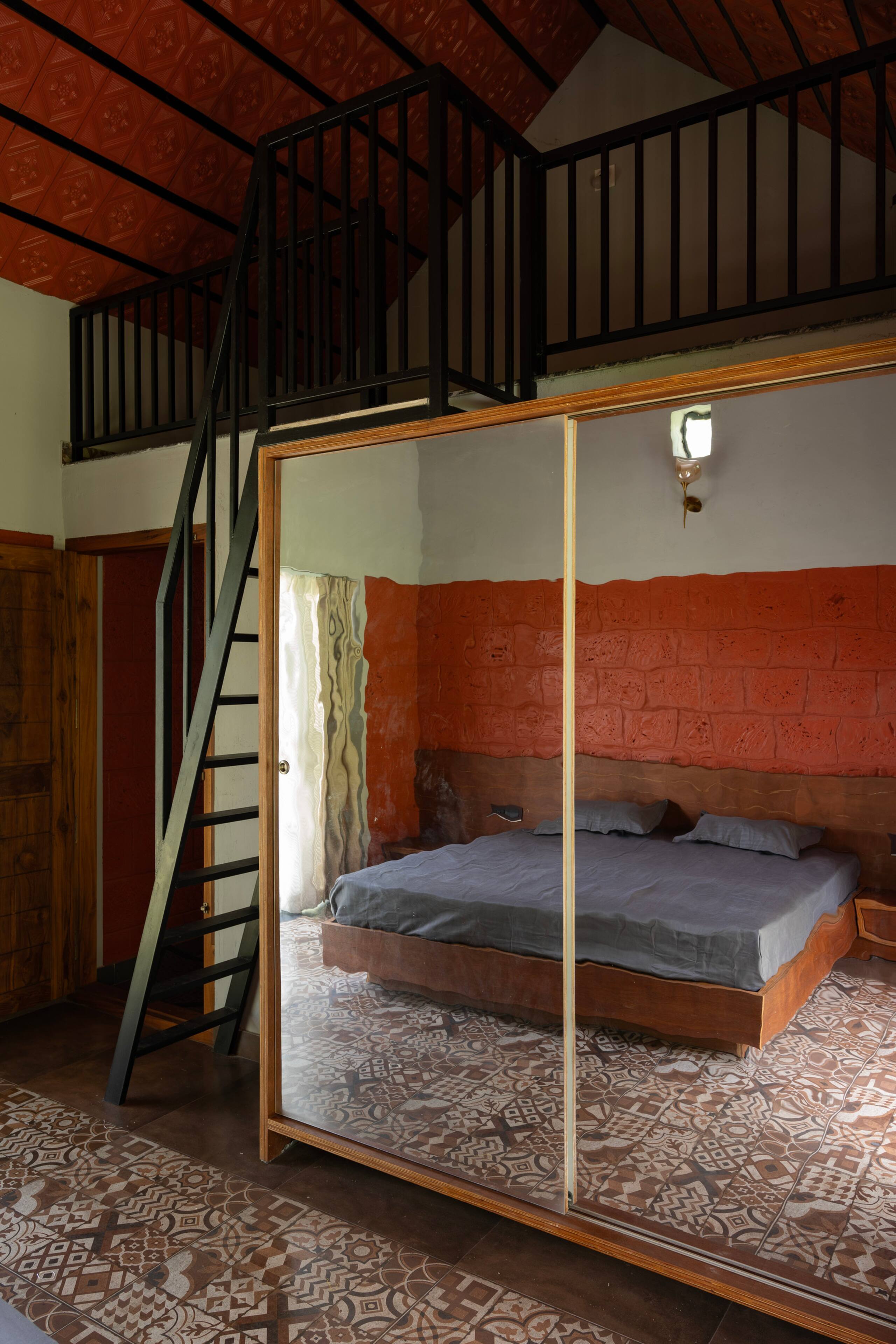 The Lantern -Service Villa. 12