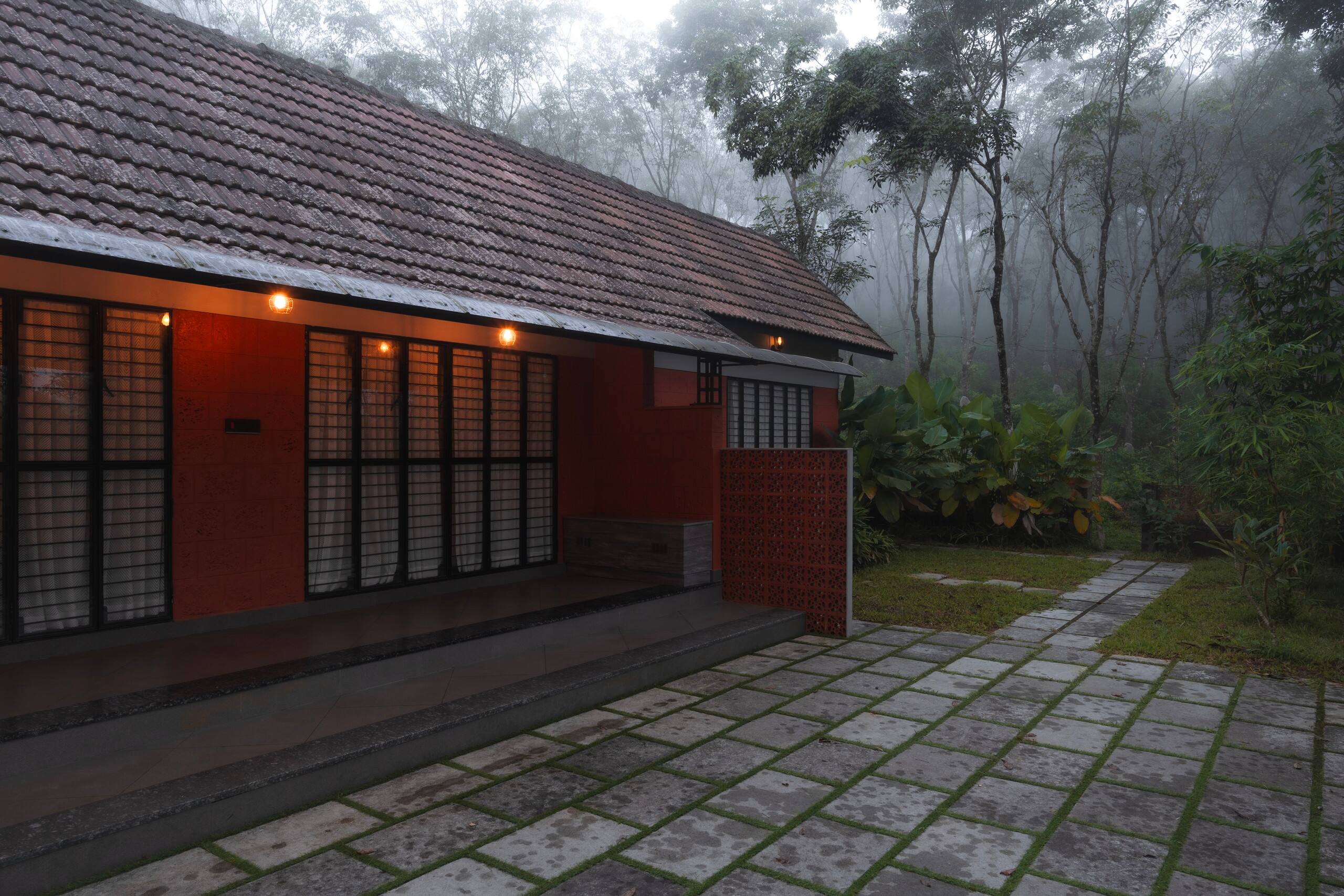 The Lantern -Service Villa. 1