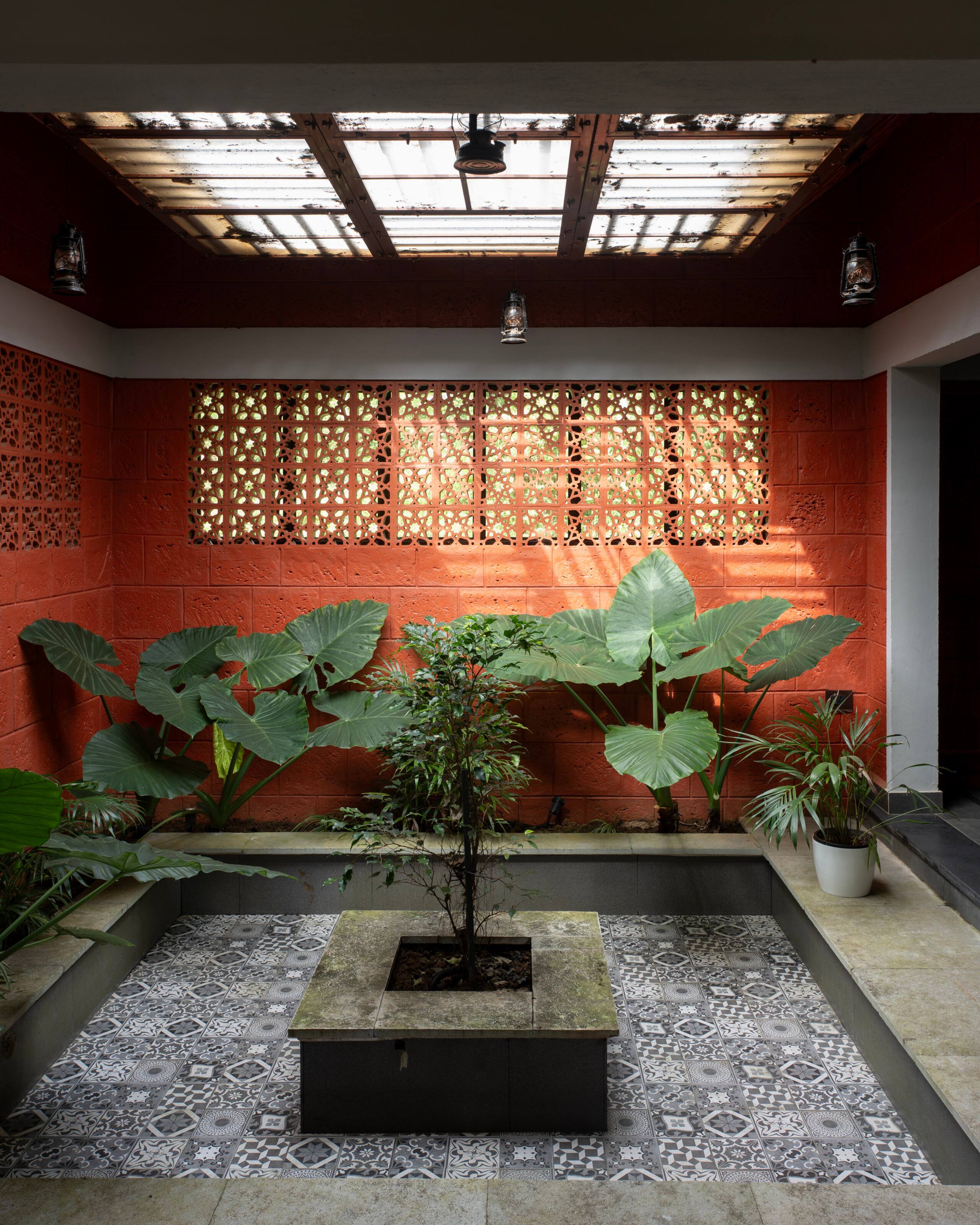 The Lantern -Service Villa. 17