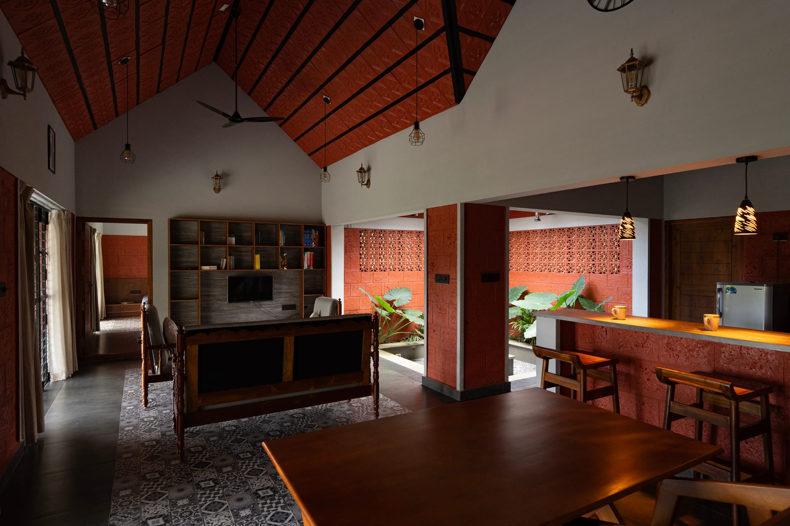 The Lantern -Service Villa. 2