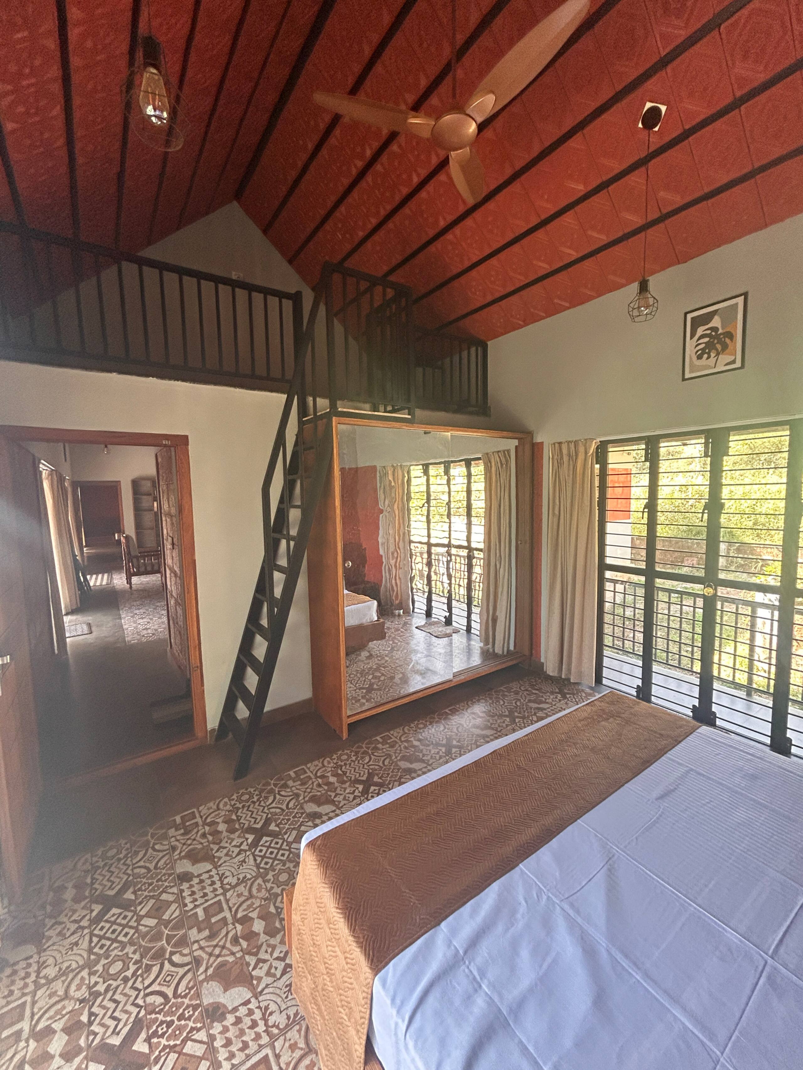 The Lantern -Service Villa. 13